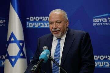 ח"כ אביגדור ליברמן: "שר בממשלת ישראל חוגג יחד עם חבורת משתמטים" , אורן בן חקון