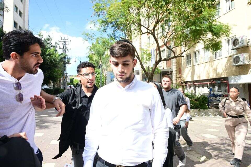 הנהג הדורס, יעקב מורסיאנו, מותקף על ידי משפחת הקורבנות , יוסי זליגר