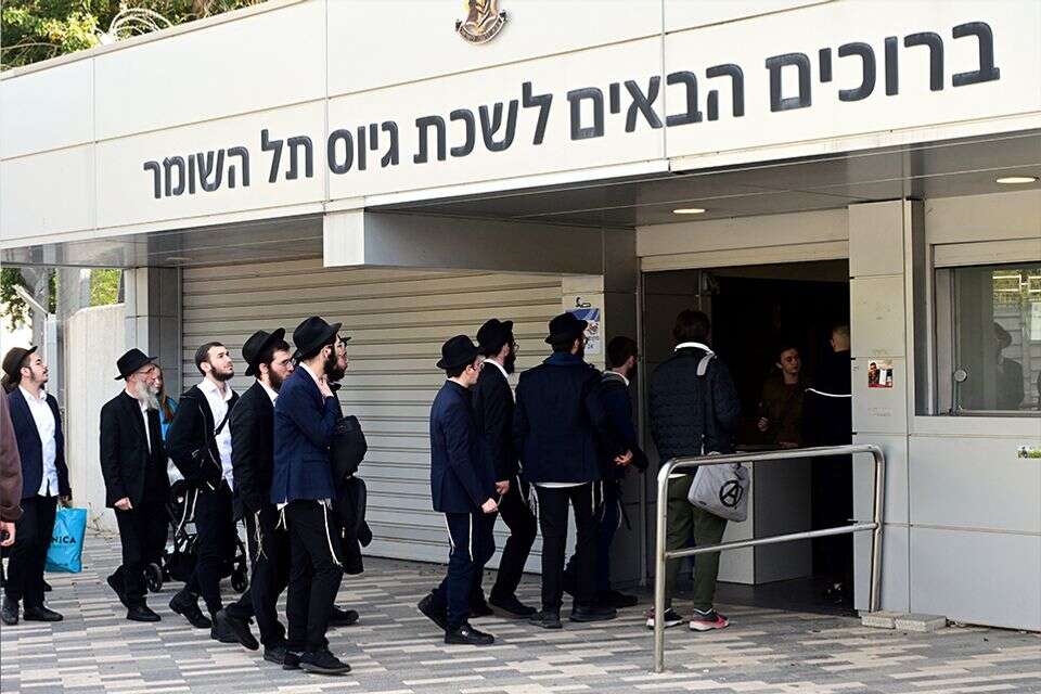 חרדים בלשכת גיוס (ארכיון) , יוסי זליגר