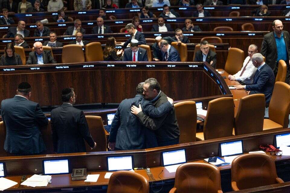 בליץ חקיקה אל תוך הלילה. הכנסת מצביעה על חוק ההסדרים , אורן בן חקון