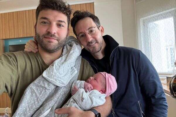 עברי לידר ויונתן צ'ניק עם בייבי מספר 2 , מתוך עמוד האינסטגרם של עברי לידר