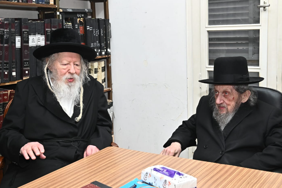 האדמו"ר מגור נכנס כעת לפגישה סגורה במעונו של המנהיג החרדי מרן הרב לנדו , שוקי לרר