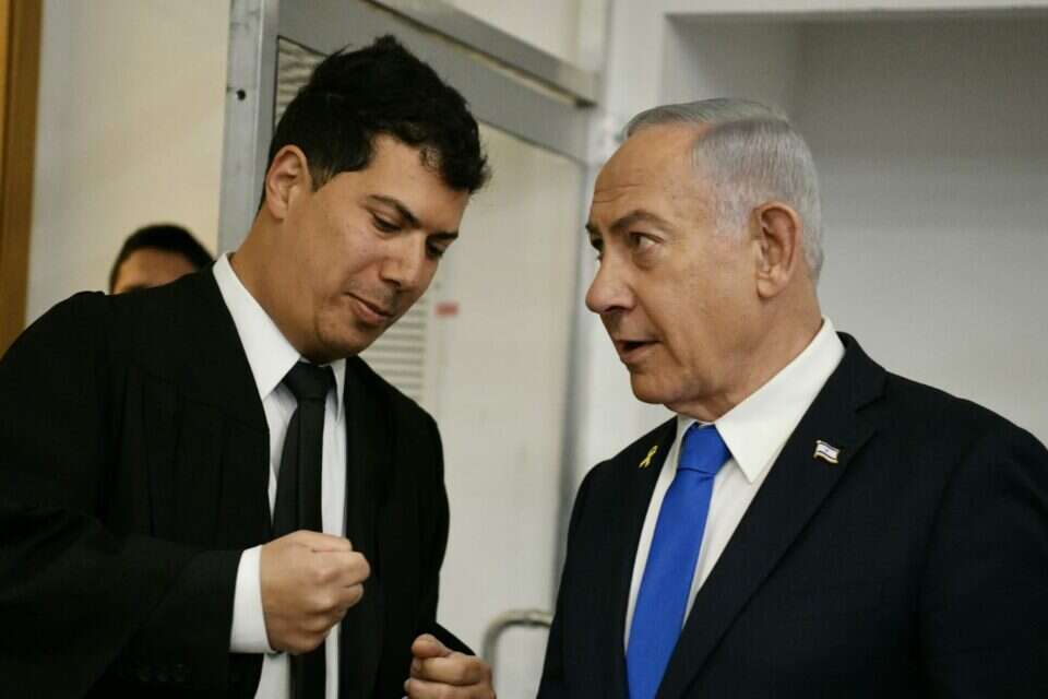 ראש הממשלה טוען לבעיה בעין במהלך היום ה-19 בעדותו , ראובן קסטרו