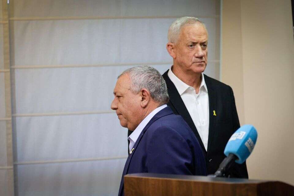 איזנקוט וגנץ בישיבת הסיעה , אורן בן חקון