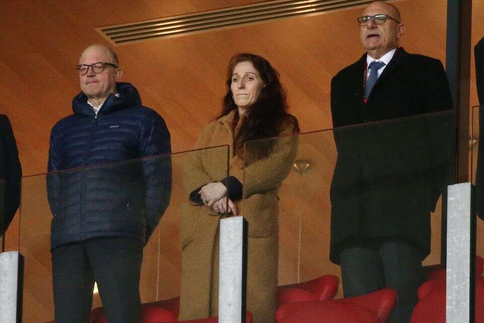 שינו זוארץ עם נשיאת ההתאחדות הנורבגית, ליסה קלאבנס , אודי ציטיאט