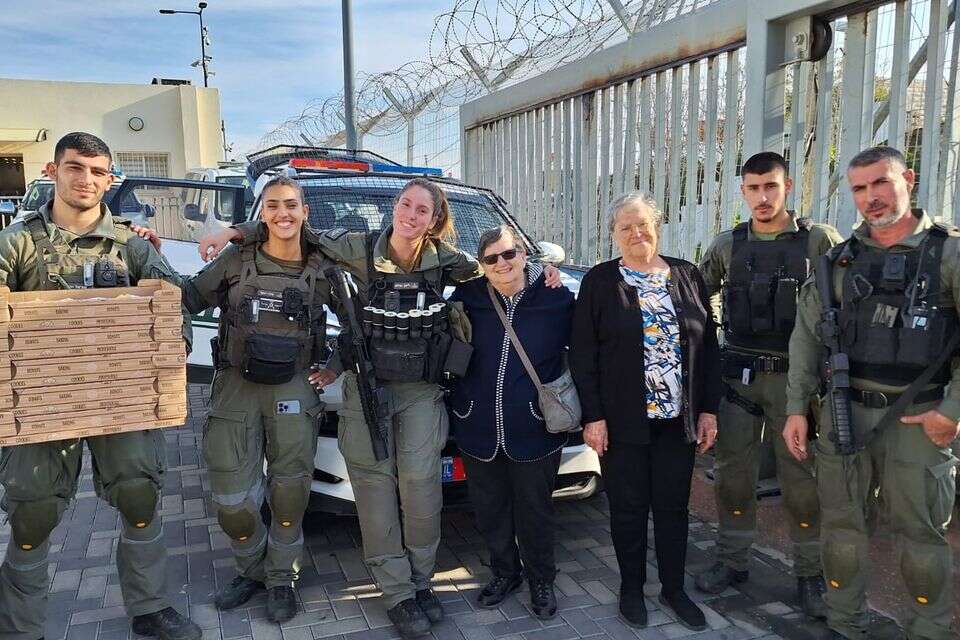 מתנדבי הגיל השלישי במלחמת חרבות ברזל , מגדלי הים התיכון