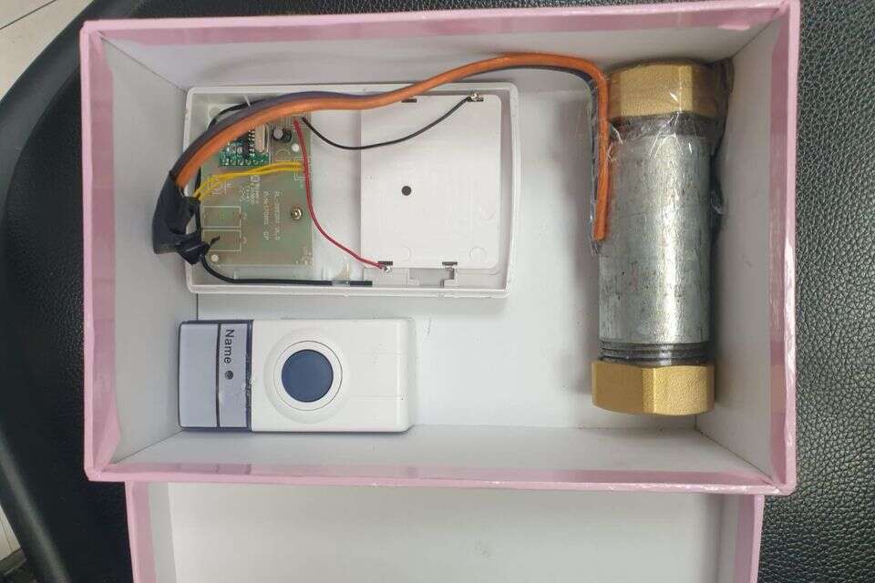 אחד ממטעני החבלה שנמצאו , .