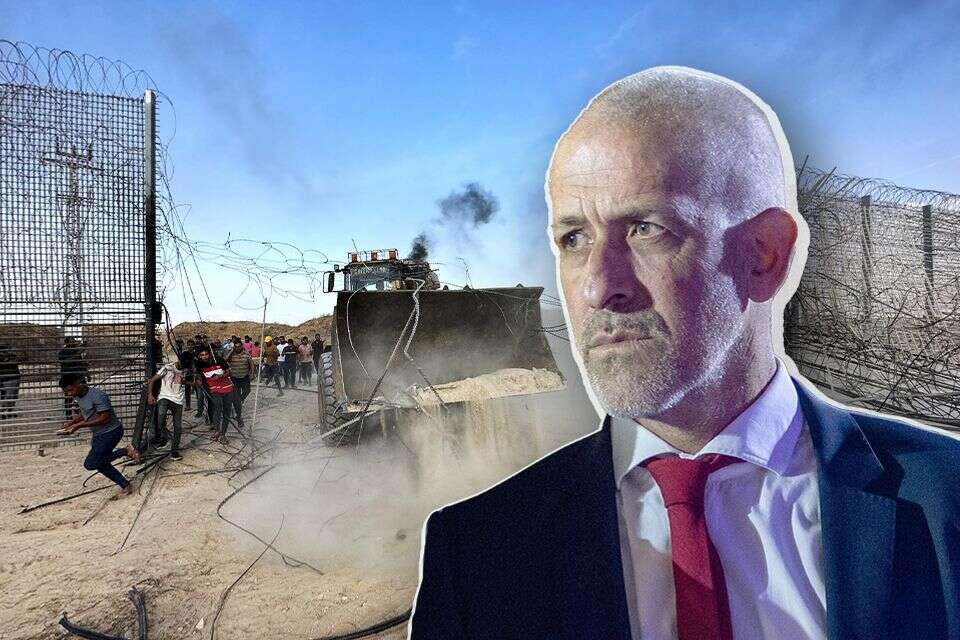 כוונתו הפוכה: מדינת ישראל ומנגנוניה צריכים לשמור אמונים לו ולאינטרסים שלו. בתמונה: ראש השב"כ רונן בר , אורן בן חקון
