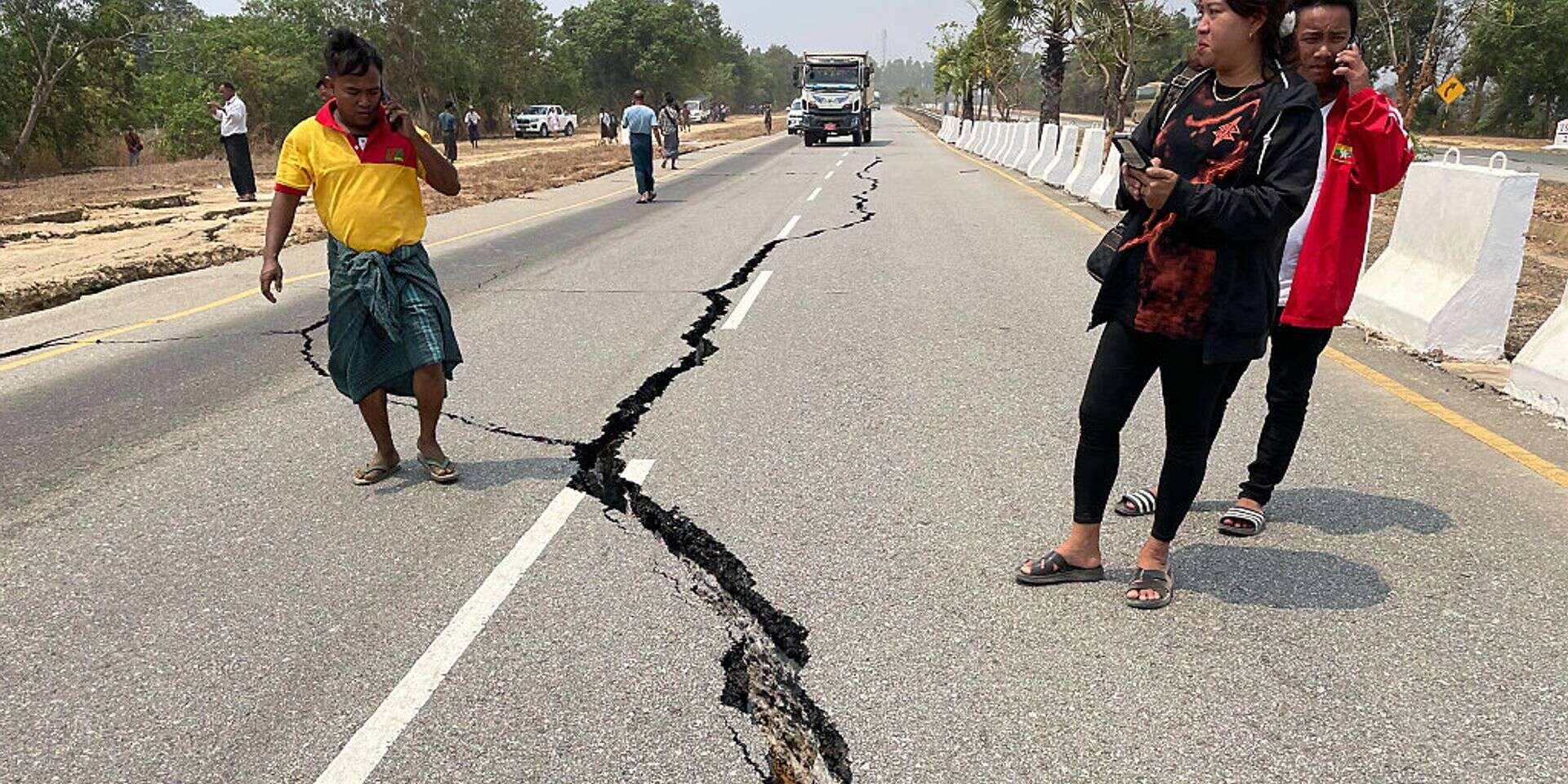 כביש מרכזי סמוך לבירת מיאנמר שנפגע ברעידת האדמה , EPA