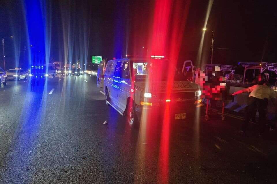 תאונה קטנית סמוך למחלף חולון , מד"א