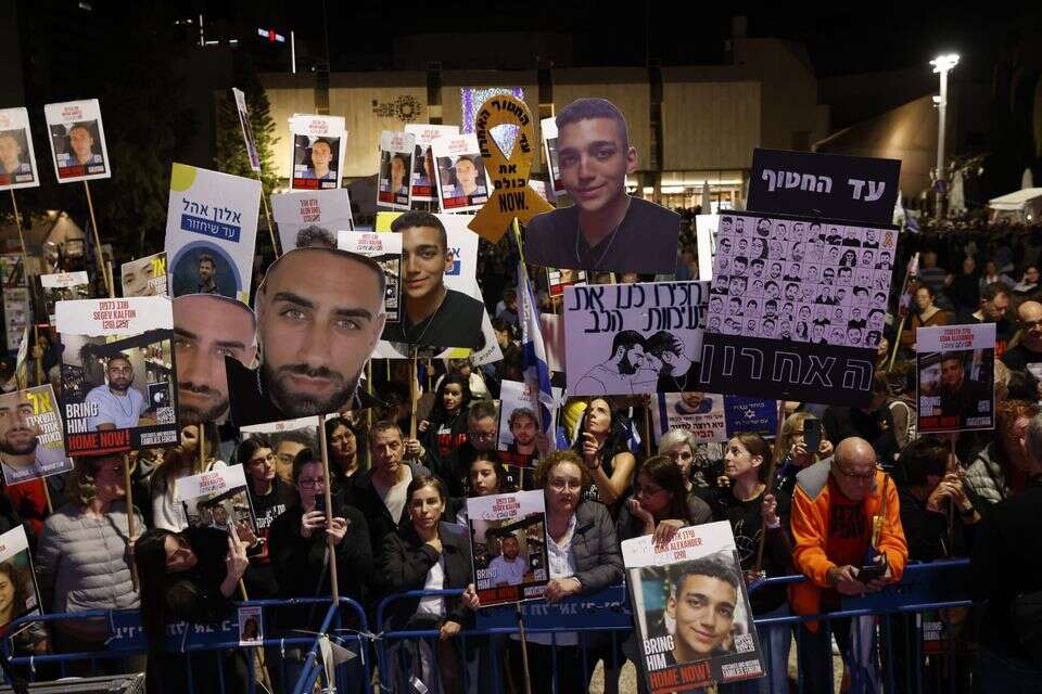 המונים בכיכר החטופים (ארכיון) , יהושע יוסף