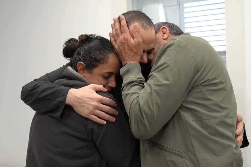 עופרי וירדן ביבס במפגש הראשון בבסיס הקליטה , 
