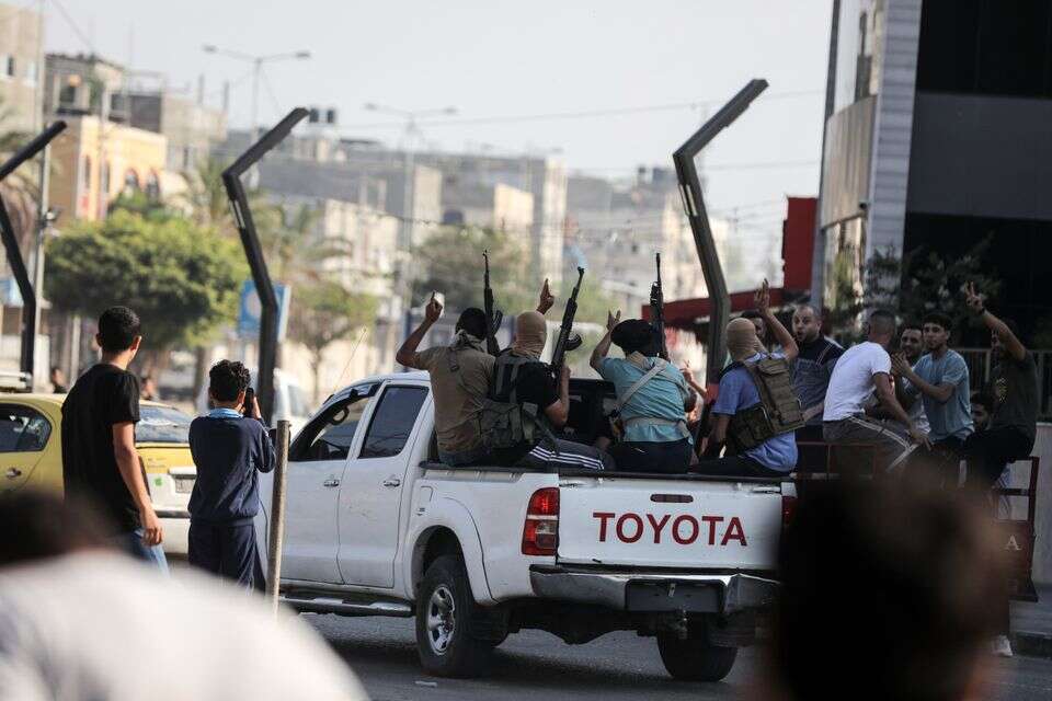 מחבלי חמאס נעים לעבר מעבר ארז ב-7 באוקטובר , GettyImages