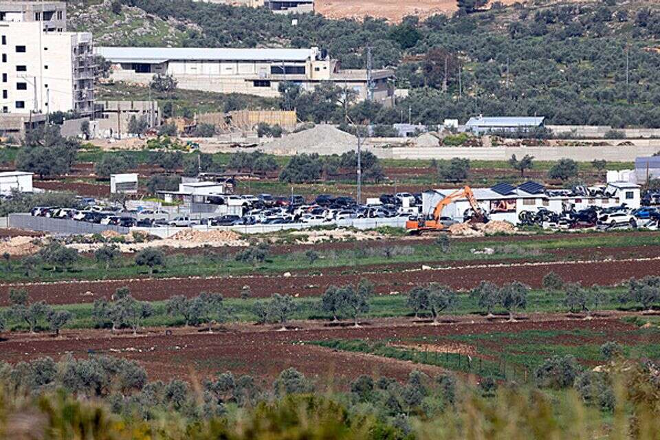 מגרטת הרכבים סמוך ל"ציר ההברחות" , קוקו