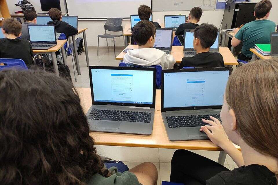 מאות מיליונים הושקעו ב-AI - רק 30% מהתלמידים השתמשו