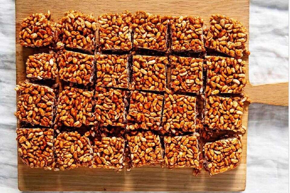 3 מרכיבים, 3 דקות: נשנוש מתוק וכשר לפסח בקלי קלות