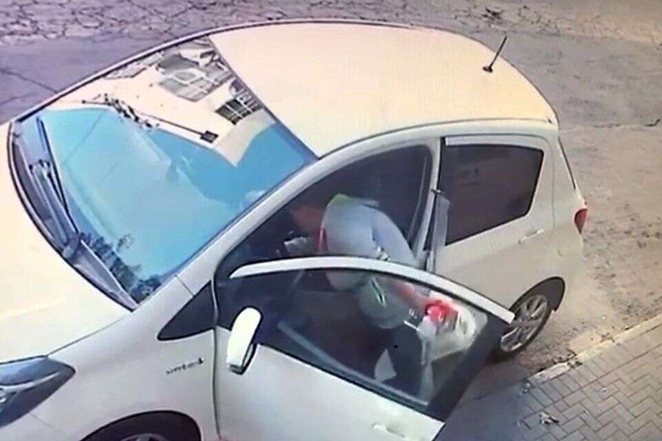 משטרת ישראל תופסת על חם פורץ ,  באדיבות משטרת ישראל