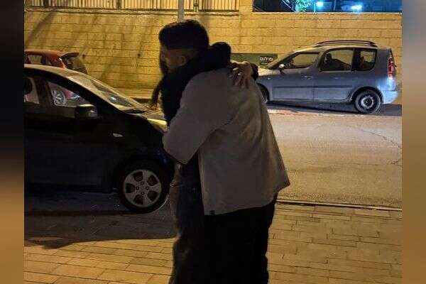 ספיר ושניר בורגיל , פרטי