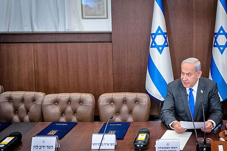 נתניהו במשרדו , יוסי זיגלר
