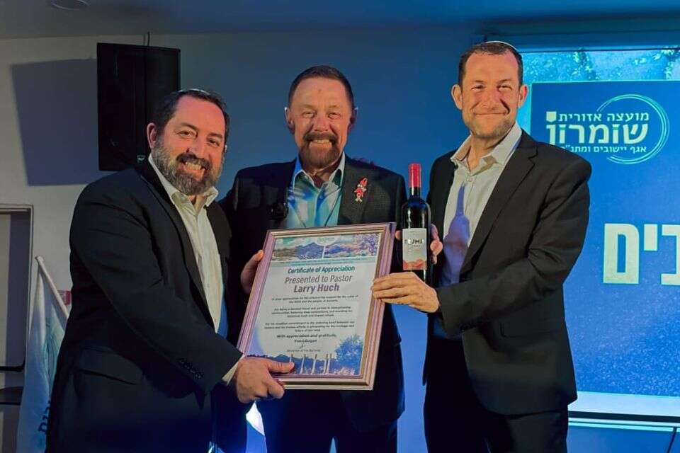 יוסי דגן, הרב אהרון כהן ולארי האק , מועצה אזורית שומרון
