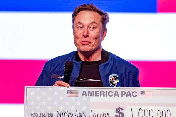 אילון מאסק. הסתכסך עם סקוט בסנט , AP Photo/Jeffrey Phelps