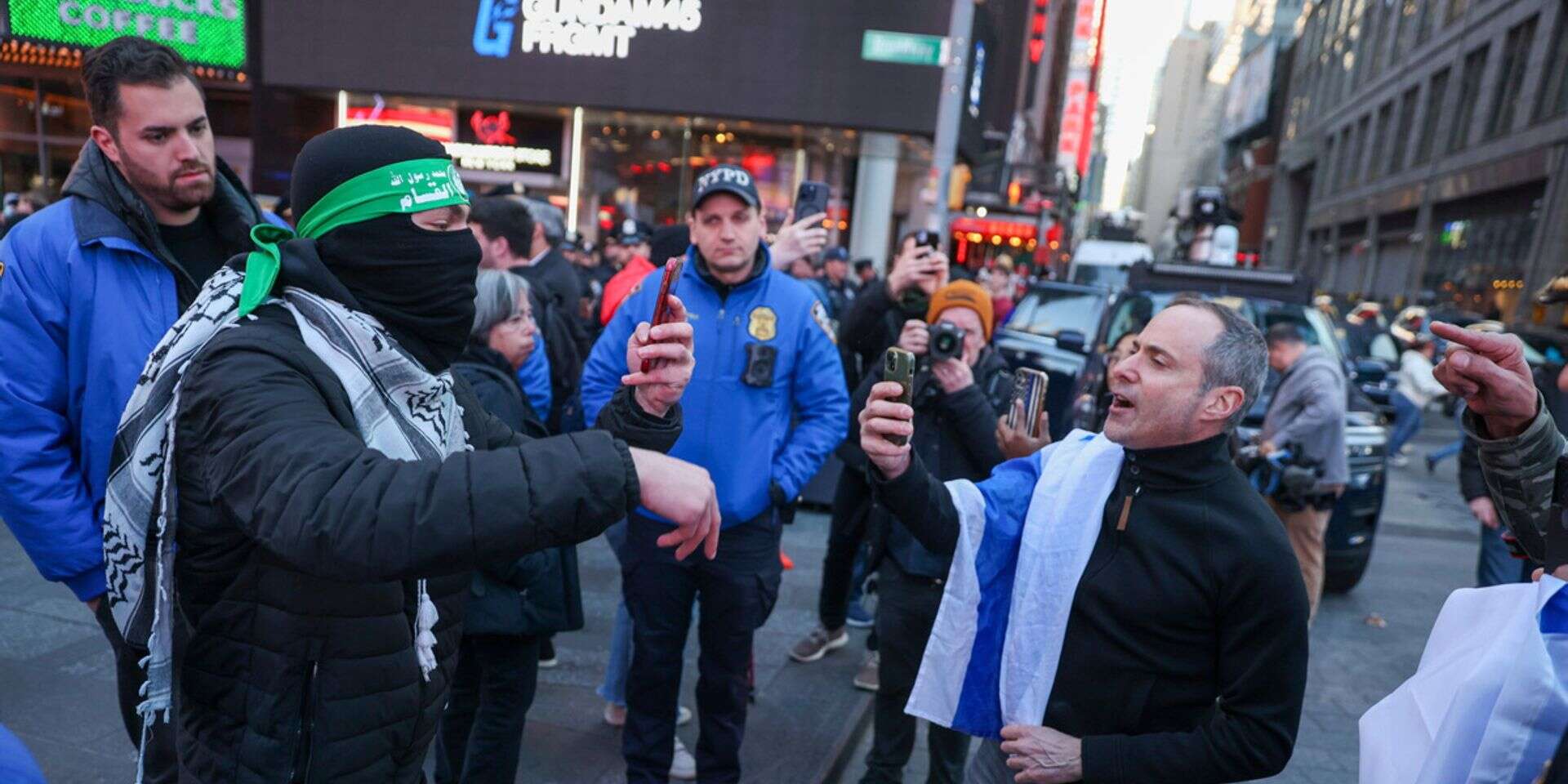 מפגינים ישראלים מתעמתים עם מפגינים תומכי חמאס בניו יורק (ארכיון) , EPA