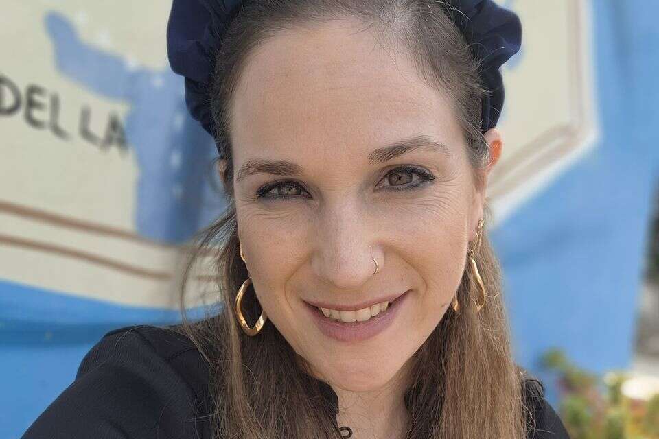 הדסה בן ארי מפרגנת לחנן: "מברכת מרחוק"