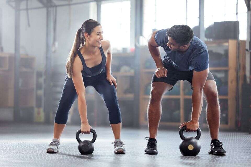 הרמת משקולות פעילות גופנית ספורט , istockphoto
