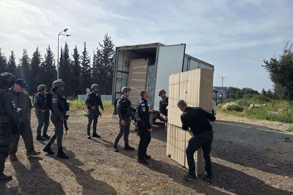 הסחורה המזויפת נשלחה להשמדה. תיעוד מתפיסת הכוחות , דוברות המשטרה