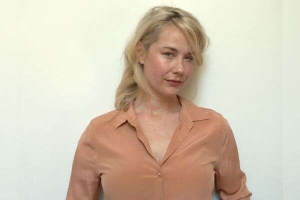 אליזבת הנקס, בתו של טום , Madeleine Eve Ignon (סימון ושוסטר)