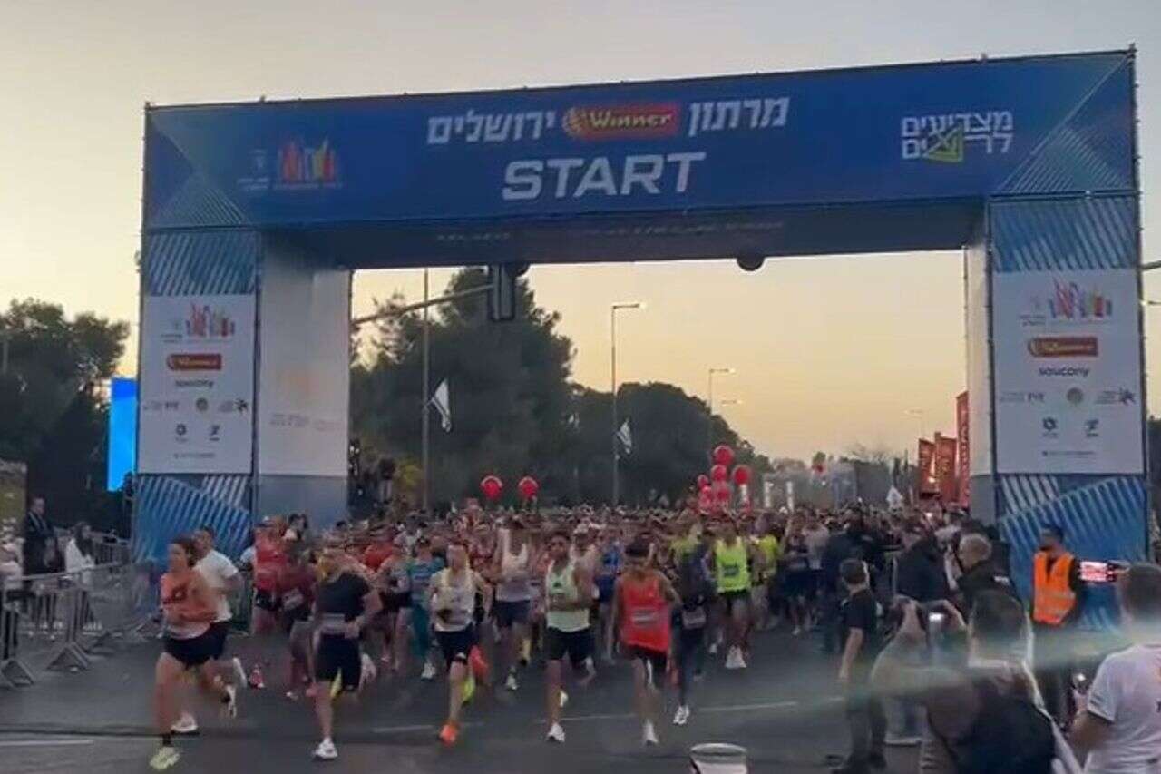At the height of the fire: "Soldiers were forced to run in long pants in the Jerusalem Marathon"