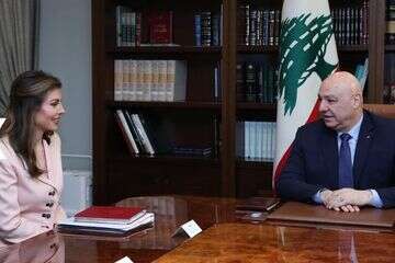 השליחה האמריקנית ללבנון, מורגן אורטגוס, ונשיא לבנון , ללא