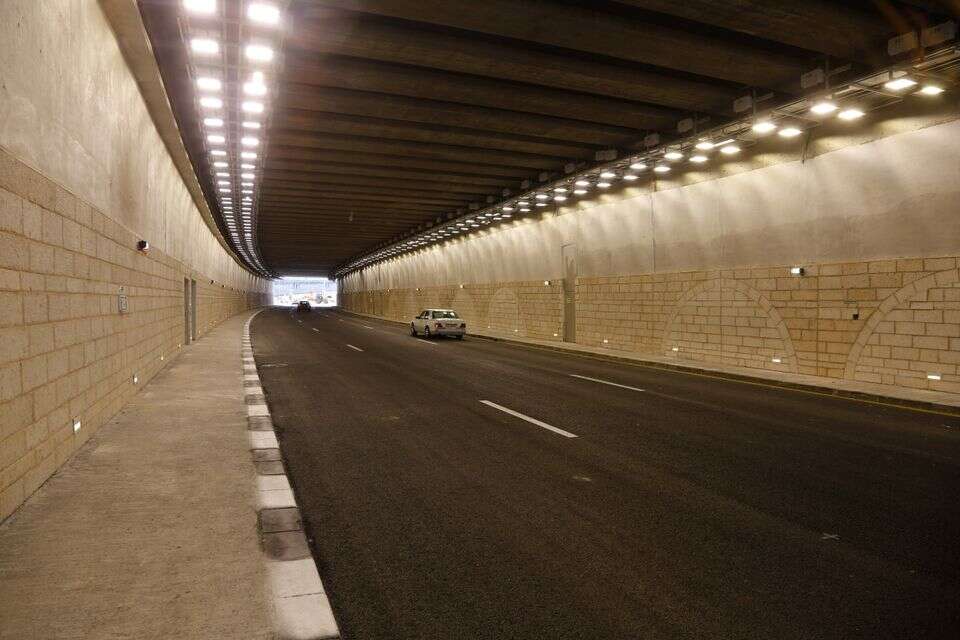 דרך מנחם בגין , אורן בן חקון
