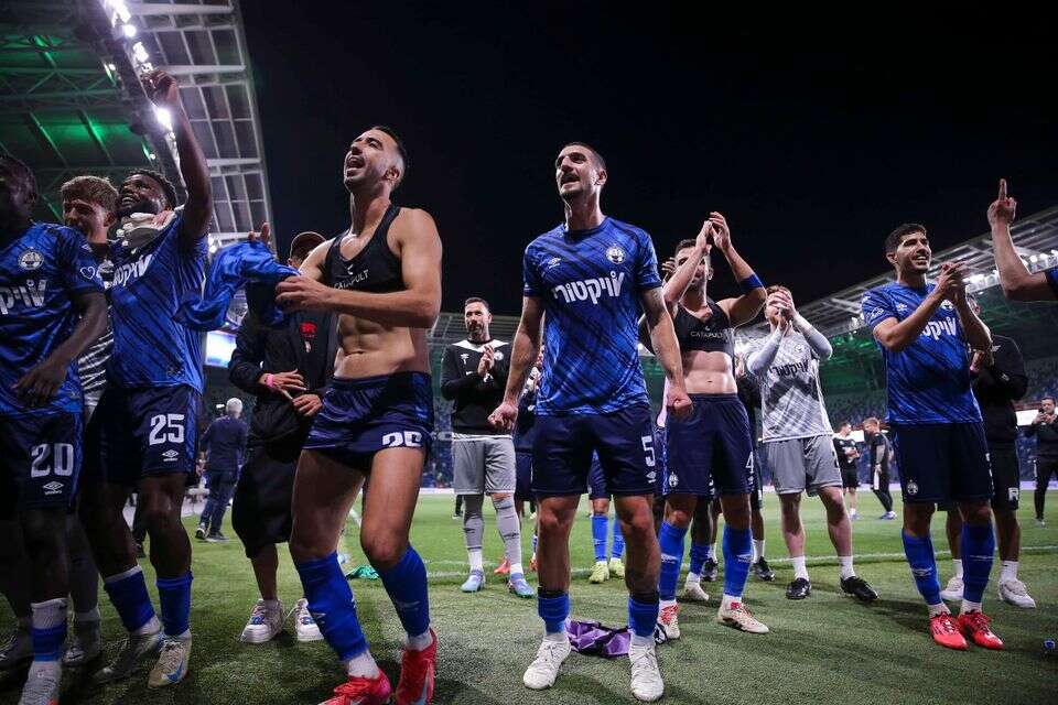 שחקני הפועל באר שבע חוגגים , מאור אלקסלסי