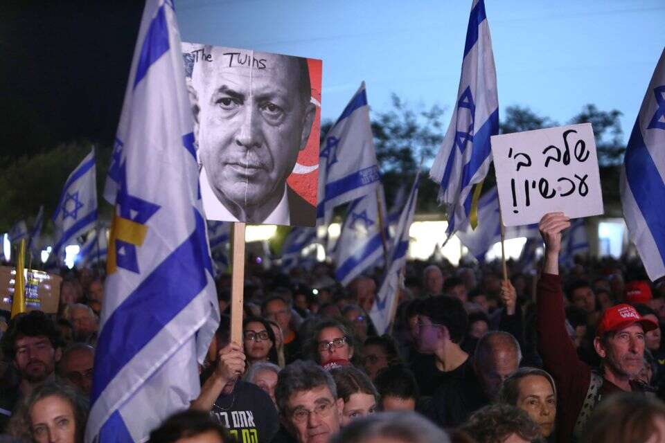 מתוך ההפגנה בכיכר הבימה בת"א, הערב , גדעון מרקוביץ