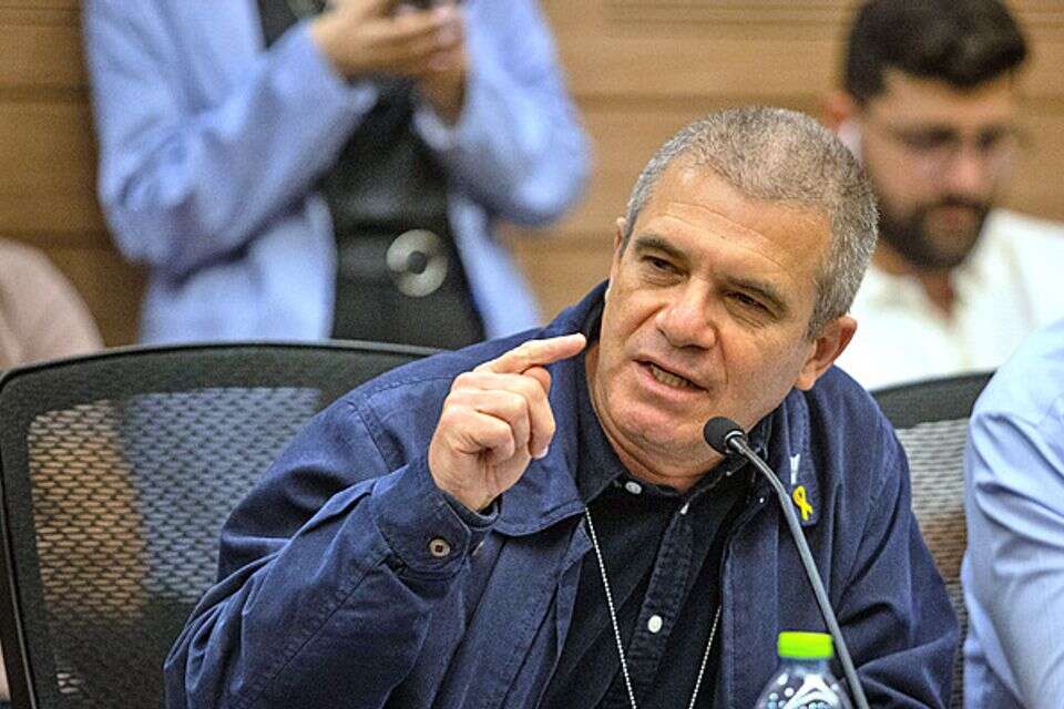 הירש. נגד השימוש במונח "סיוע הומניטרי" , אורן בן חקון