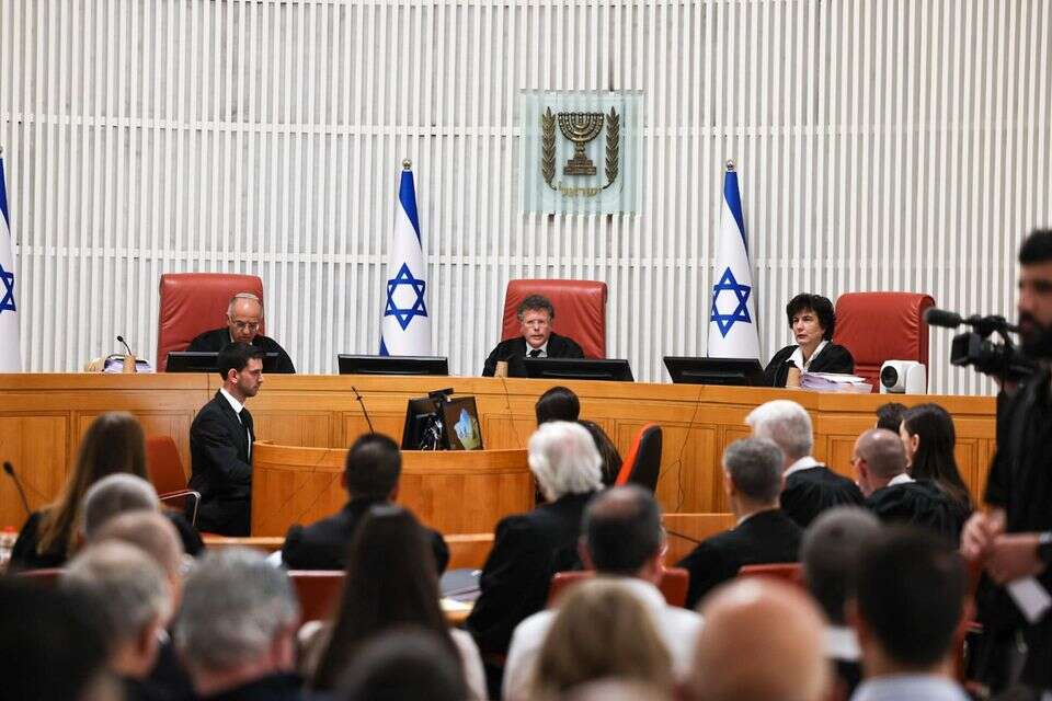 הרכב השופטים דן בעתירות נגד פיטורי ראש השב"כ , אורן בן חקון