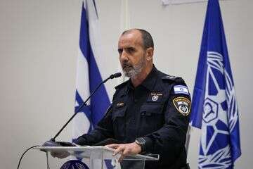 המפכ"ל נואם בכנס , אורן בן חקון