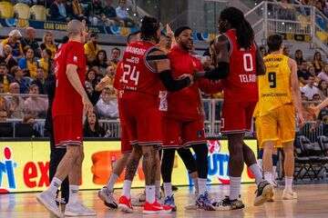 שחקני הפועל תל אביב חוגגים , הפועל "שלמה" תל אביב