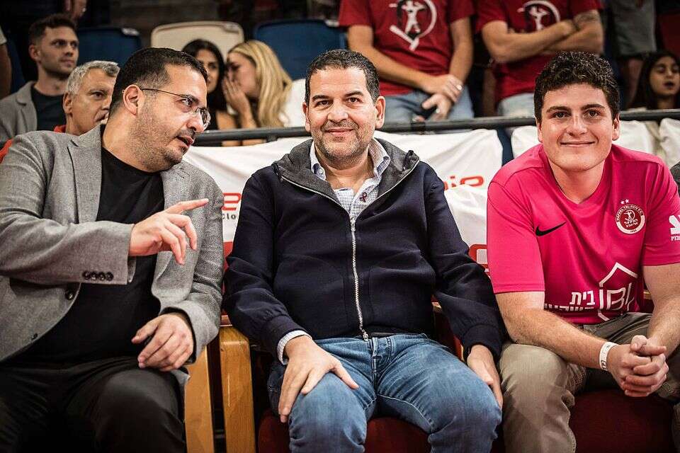 עופר ינאי לצד אדמונד ספרא. מי יכול ללמד את מי? , עודד קרני