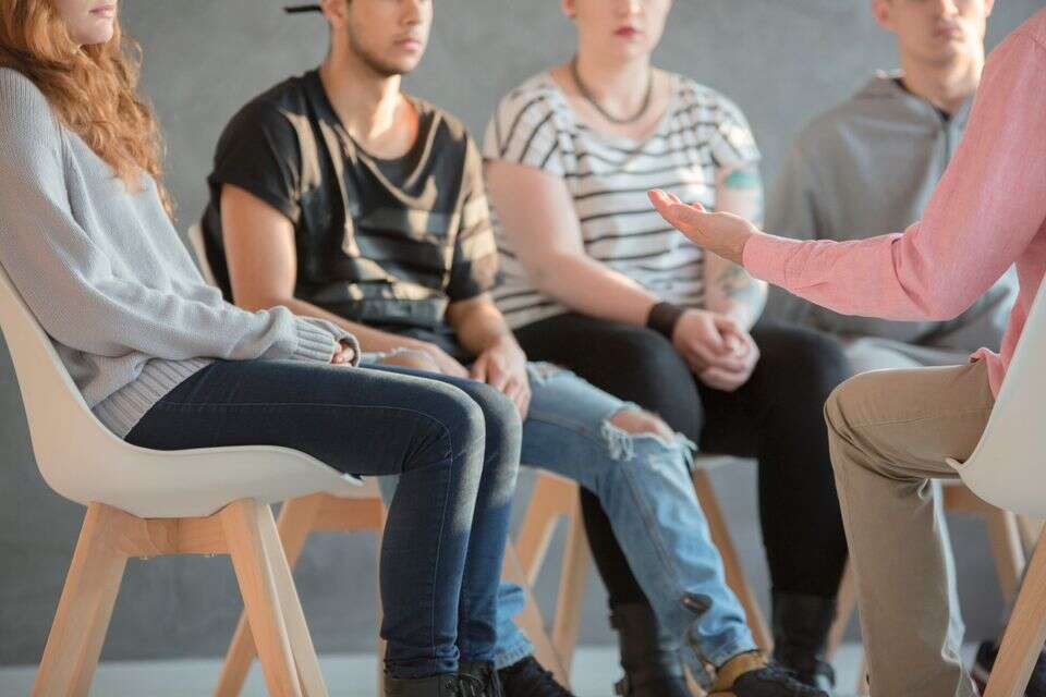 התבגרות מינית מאוחרת אצל נערים מעלה משמעותית את הסיכון לפתח סוכרת סוג 2 בגיל צעיר יחסית. בני נוער (אילוסטרציה) , Getty Images/iStockphoto