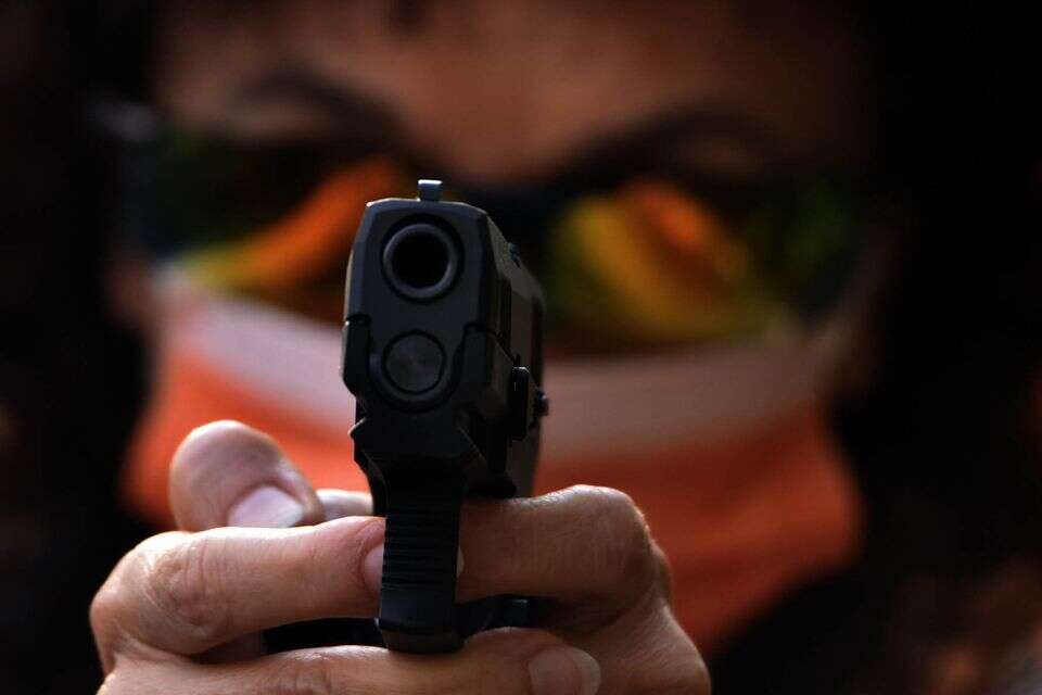 איום באקדח , דודו גרינשפן