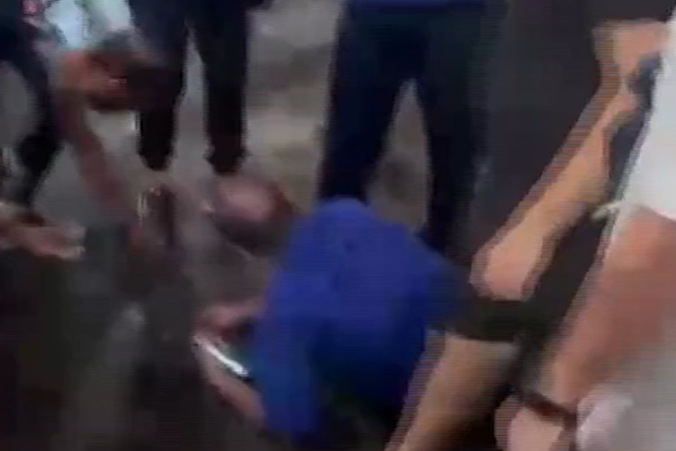 עובד "אגד" ביקש מנוסעים לרדת מאוטובוס עמוס - והותקף באלימות , ללא