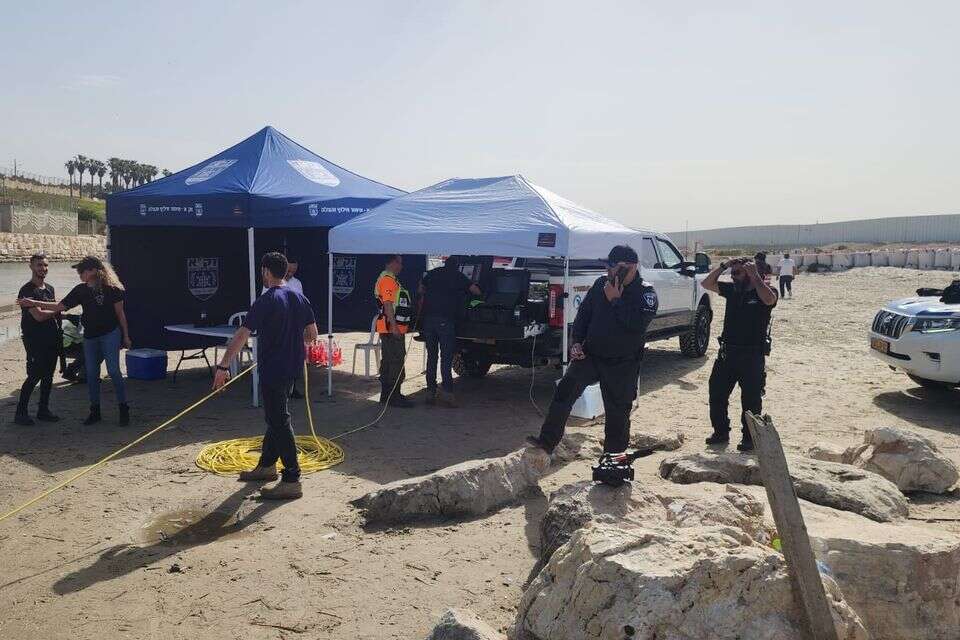החיפושים אחר הגבר שהותקף ע"י כריש בחדרה , שמואל בוכריס
