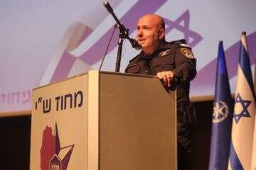 מפקד מחוז ש"י, ניצב משה פנצ'י , ללא קרדיט