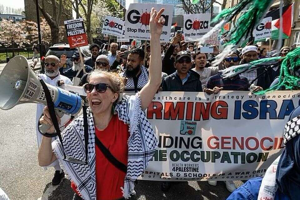 מפגינים פרו פלשתינים בבריטניה , GETTY IMAGES