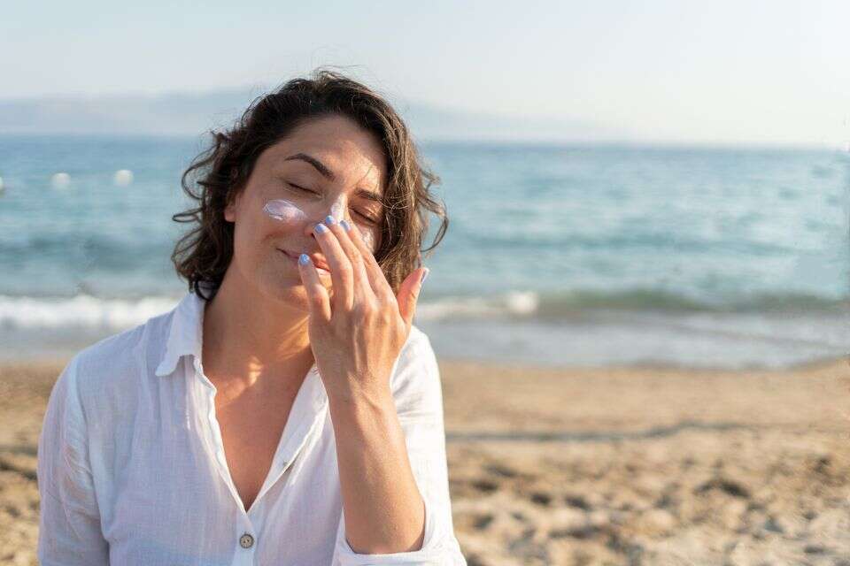 קרם הגנה שמש , istockphoto