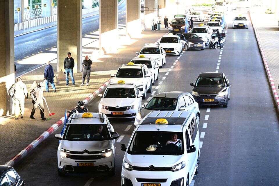 מוניות בנתב"ג, ארכיון , יוסי זליגר