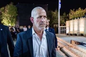 הולך הביתה. ראש השב"כ רונן בר , אורן בן חקון