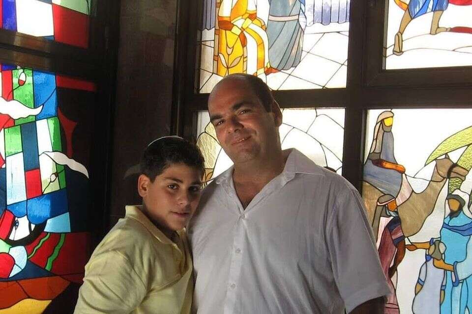 "הייתי בבית כשהיתה דפיקה בדלת וראיתי דרך העינית את החיילים". סתו עם אביו דב ז"ל , מהאלבום הפרטי
